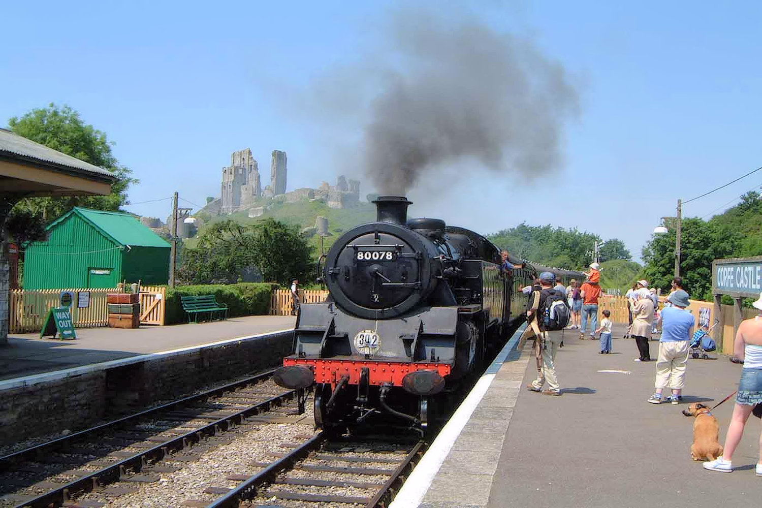 Steam_Train,_Corfe_Castle_Station_1