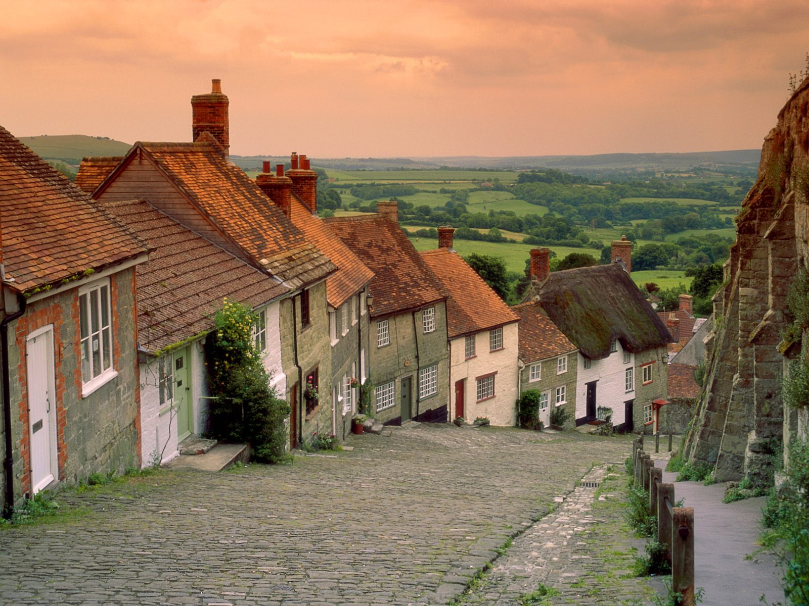 gold-hill-thatched-roofs-pink-sunset